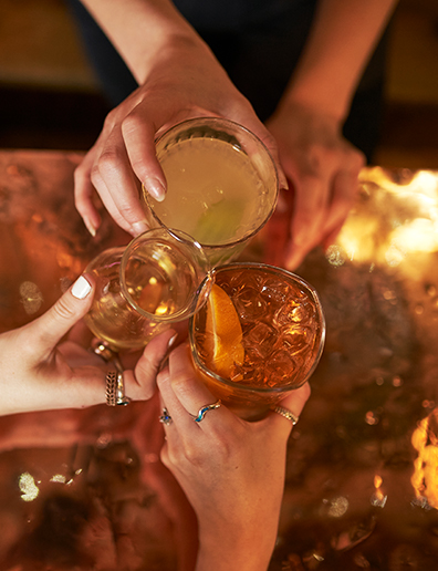 맥코넬스 위스키 건배